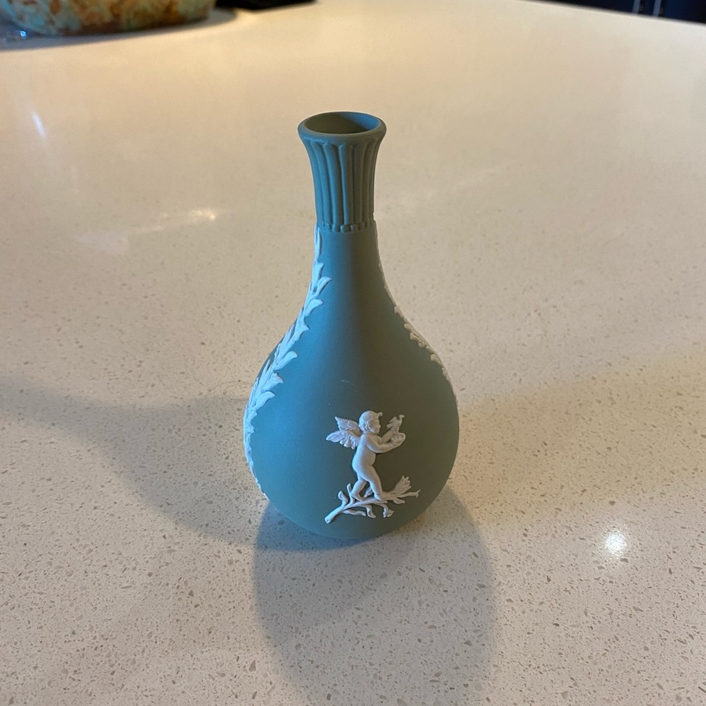 Vintage Wedgwood Jasperware bud Vase Sage Green has white floral & Cherub design - Picture 7 of 7